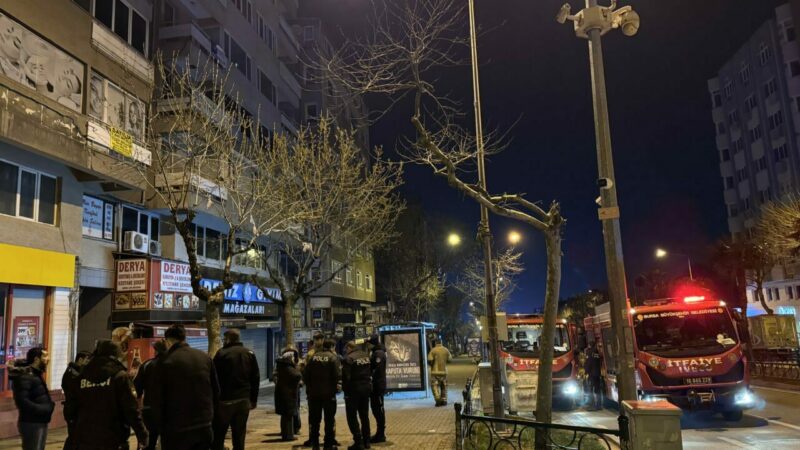 Bursa'nın Osmangazi ilçesinde, yangın çıkan ofiste bir kişi ölü bulundu. Alınan