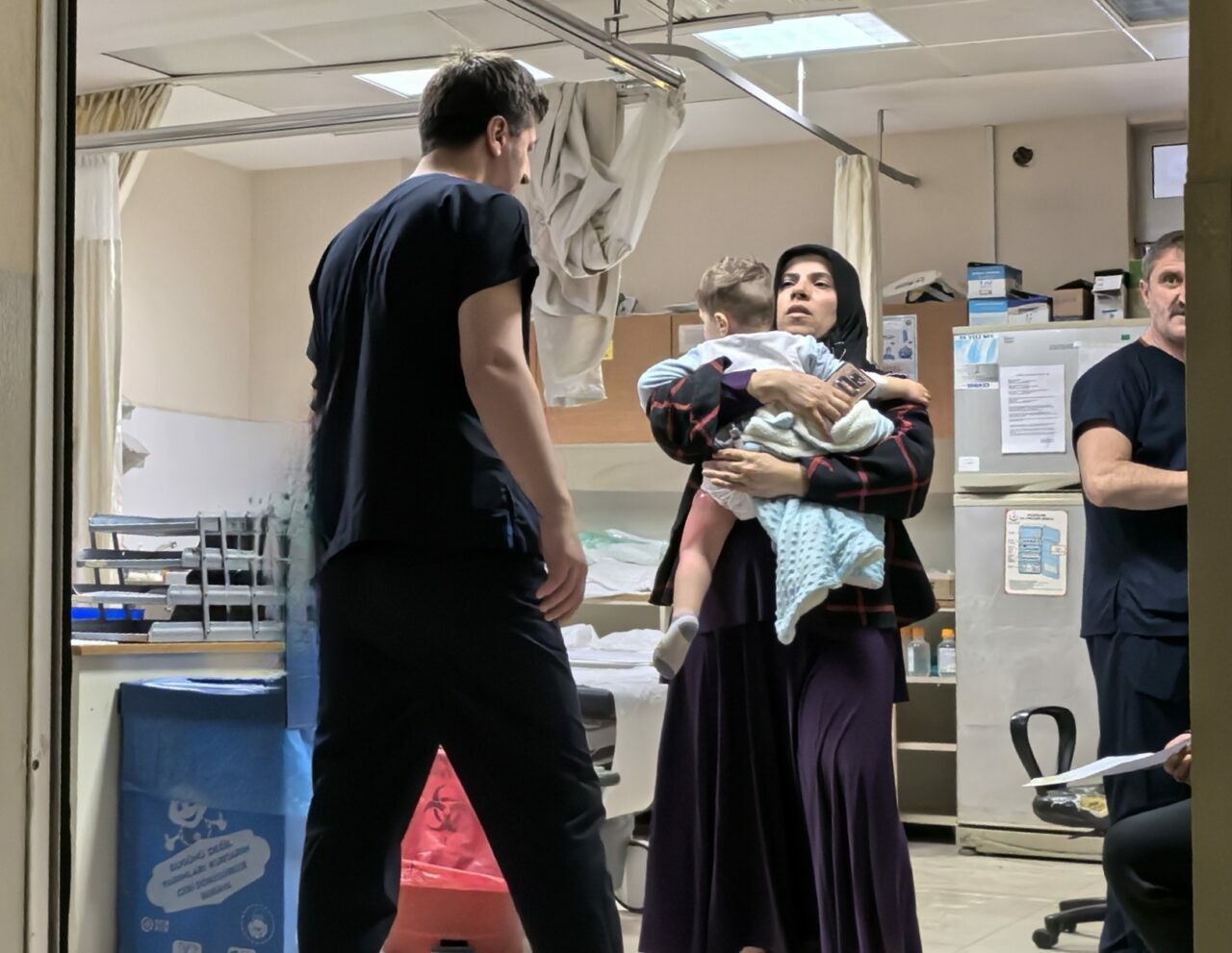 Bursa’da yürek yakan kaza! 2 yaşındaki bebeğin üzerine çaydanlık devrildi