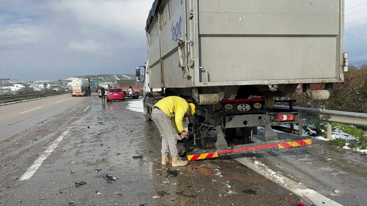 Bursa’da zincirleme kaza! 25 araç birbirine girdi