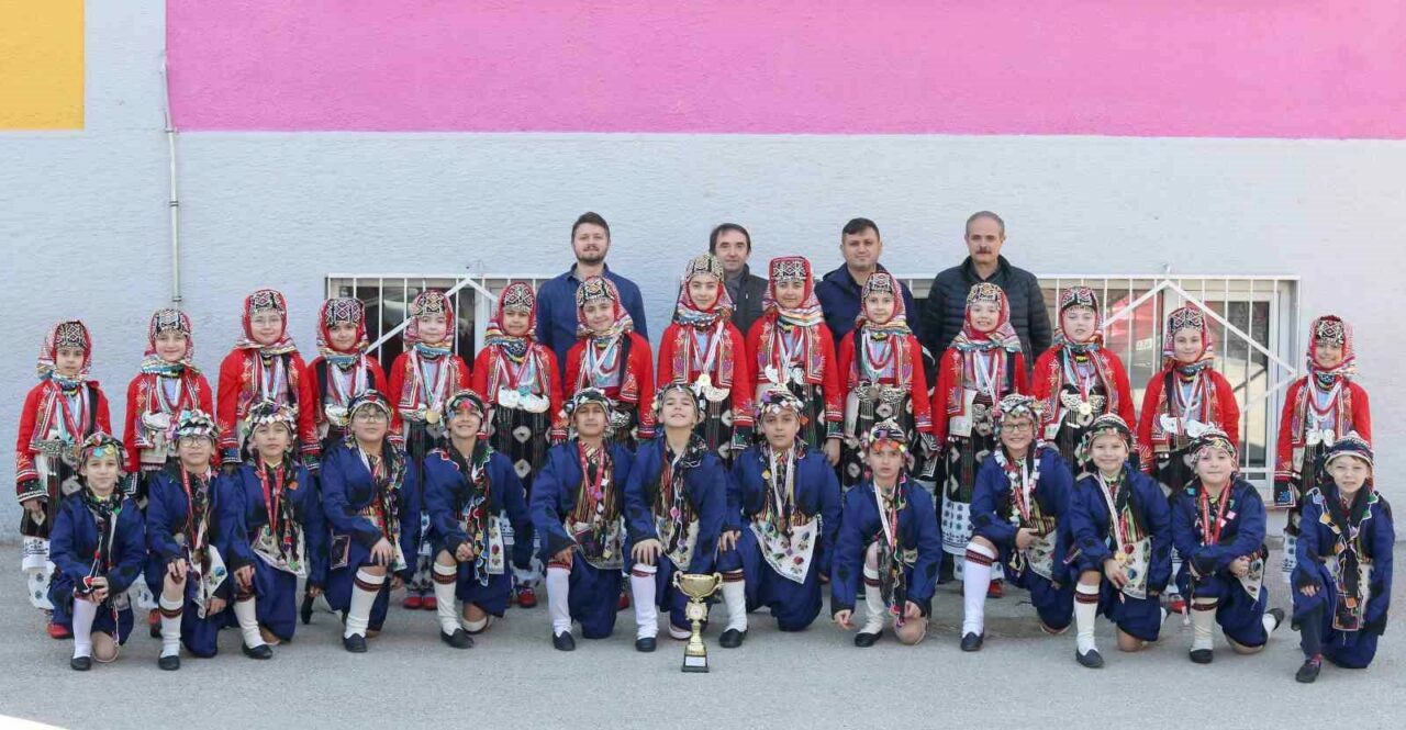 bursanin gururu minik folklorcular birinci oldu f05affe183c8