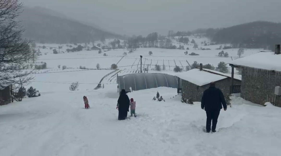 Bursa’nın o ilçesi bembeyaz! Kar kalınlığı 60 santimetre…