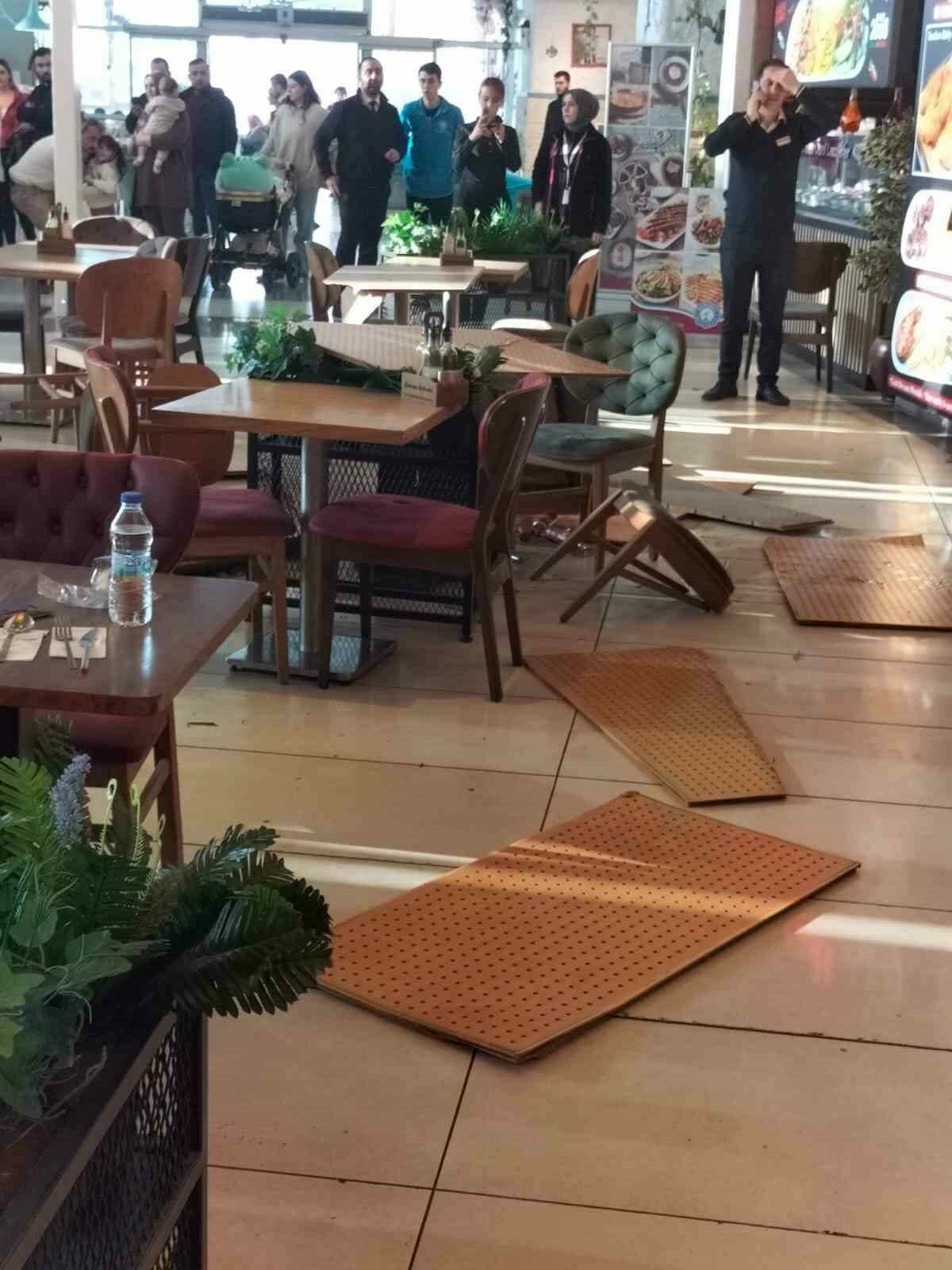 Bursa’nın ünlü AVM’sinde tavan çöktü! Müşteriler ölümden döndü