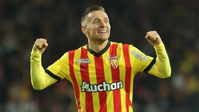 Galatasaray, Lens'in sağ beki Przemyslaw Frankowski ile 3,5 yıllık anlaşmaya