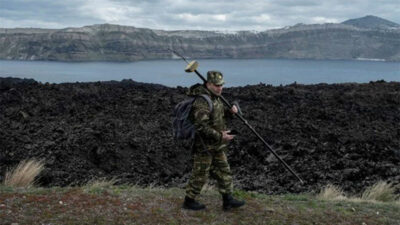 Santorini 6 santim yürüdü, volkan uyanabilir