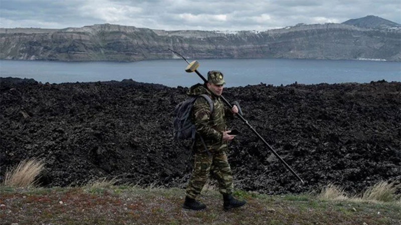 Santorini 6 santim yürüdü, volkan uyanabilir Santorini 6 santim yürüdü, volkan uyanabilir