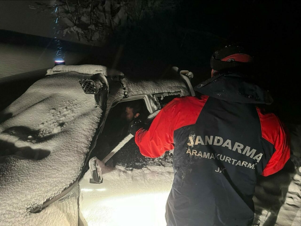 Bursa’da filmleri aratmayan kurtarma anı! -8 derecede mahsur kaldılar Bursa’da filmleri aratmayan kurtarma anı! -8 derecede mahsur kaldılar