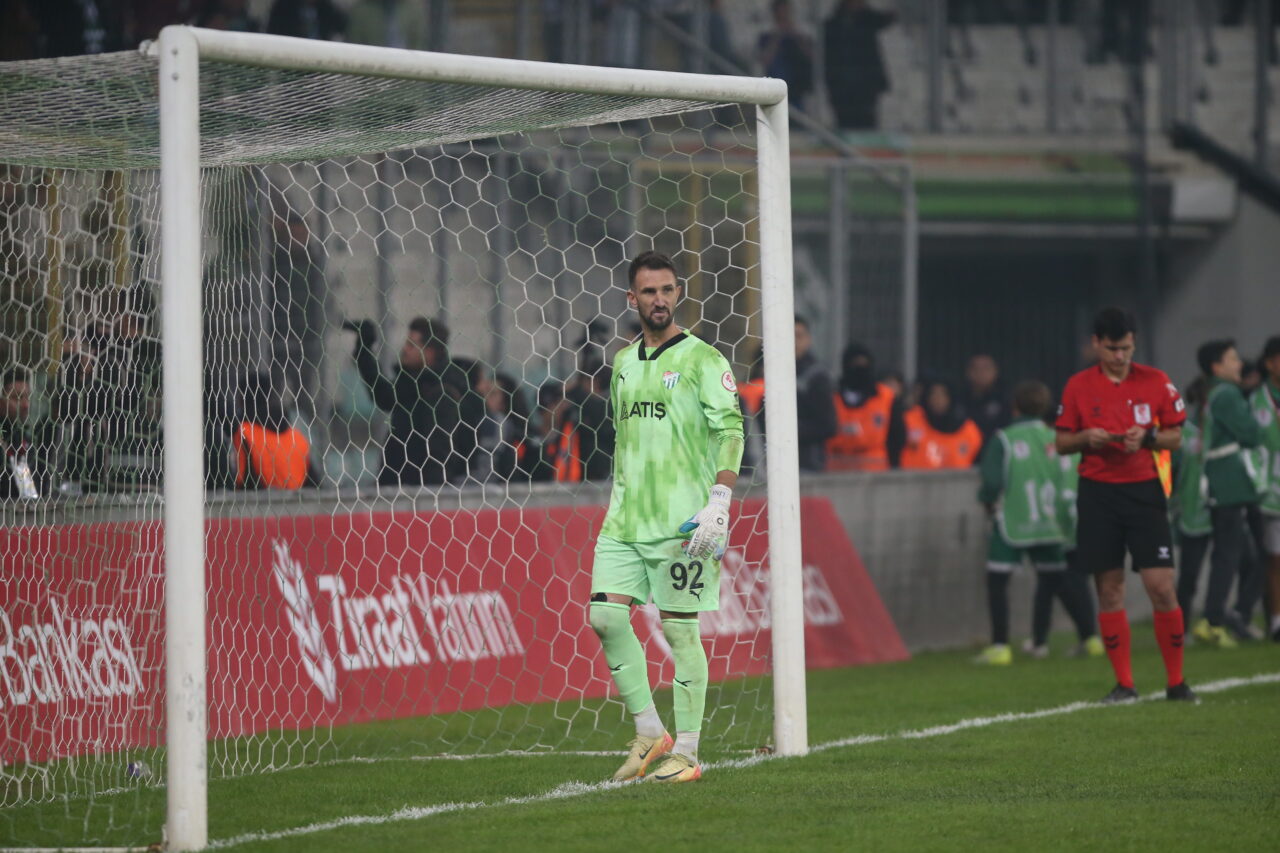 Bursaspor’un kulüp bulmasını istediği oyuncudan yeni gelişme!