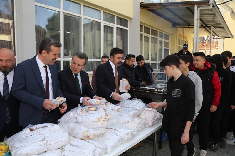 Bursa’daki tarihi lisede dikkat çeken etkinlik!