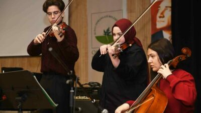 Bursa’da genç müzisyenler final için sahnede