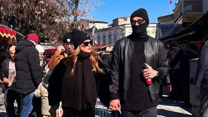 Yıldız futbolcunun İstanbul turu: Tanınmamak için maske taktı Galatasaray-Fenerbahçe derbisi için Türkiye'ye gelen ve sevgilisi China Suarez ile
