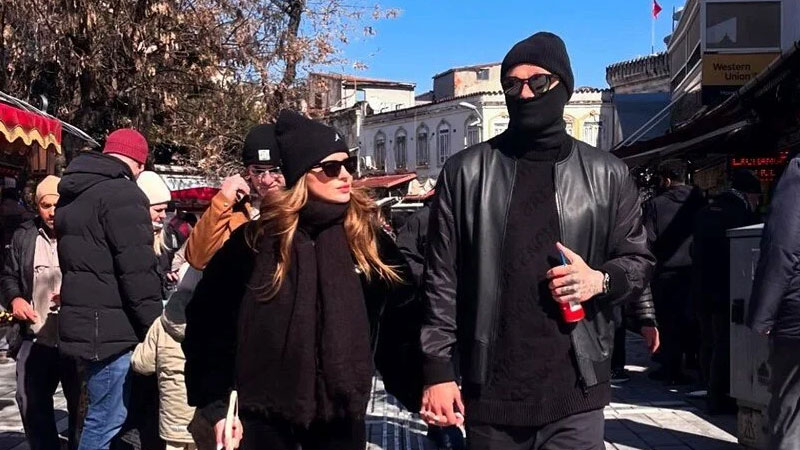 Yıldız futbolcunun İstanbul turu: Tanınmamak için maske taktı Yıldız futbolcunun İstanbul turu: Tanınmamak için maske taktı