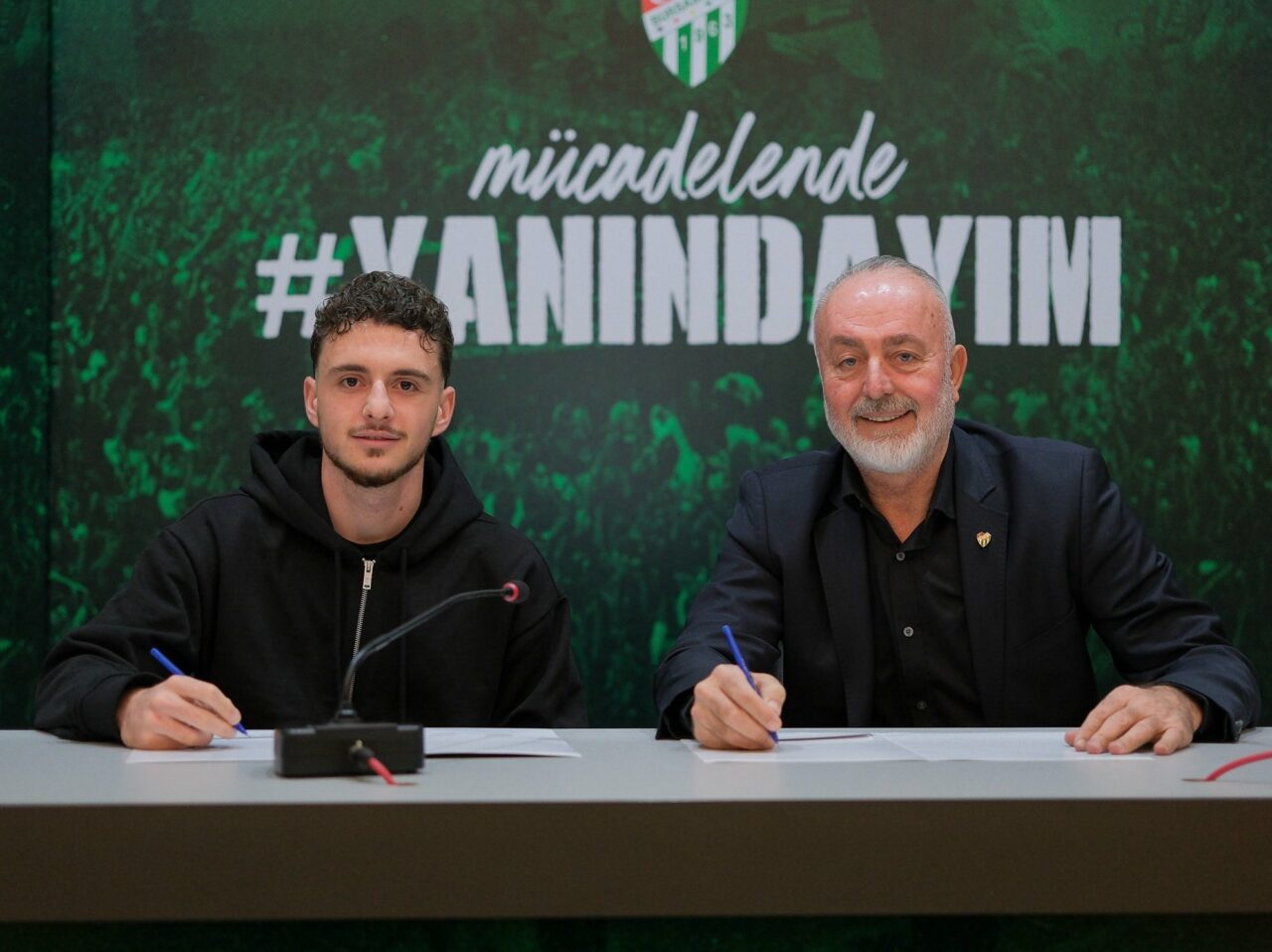 Bursaspor’un yeni transferi imzayı attı idmana çıktı
