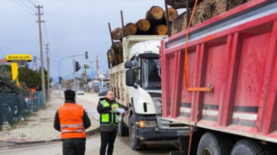 Bursa’da orman ürünleri taşıyan araçlar denetlendi