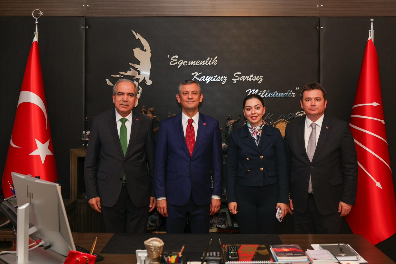 Osmangazi Belediye Başkanı Erkan Aydın’dan Özgür Özel’e ziyaret