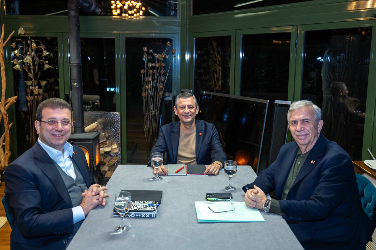 CHP yeni yol mu buldu, arayışla tıkandı mı?