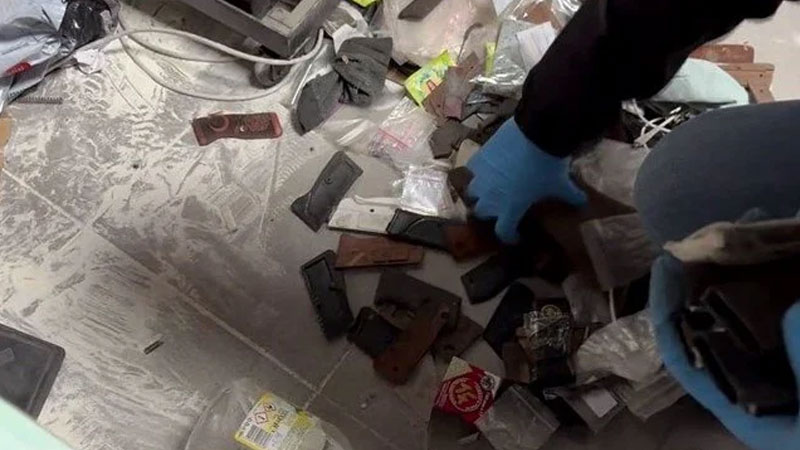 Cephanelik gibi ev: 13 ruhsatsız tabanca, bin 200 fişek, 300 tabanca şarjörü