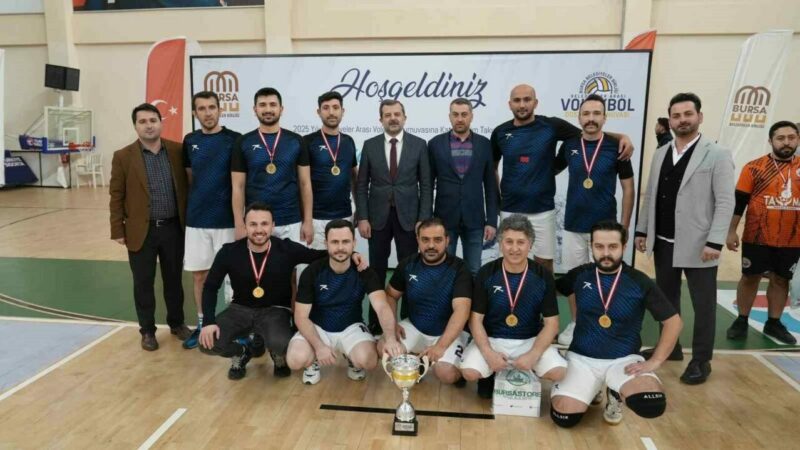 Gürsu Belediyesi voleybolun şampiyonu oldu Bursa Belediyeler Birliği’nin, yerel yönetimler arası düzenlediği voleybol turnuvasının galibi