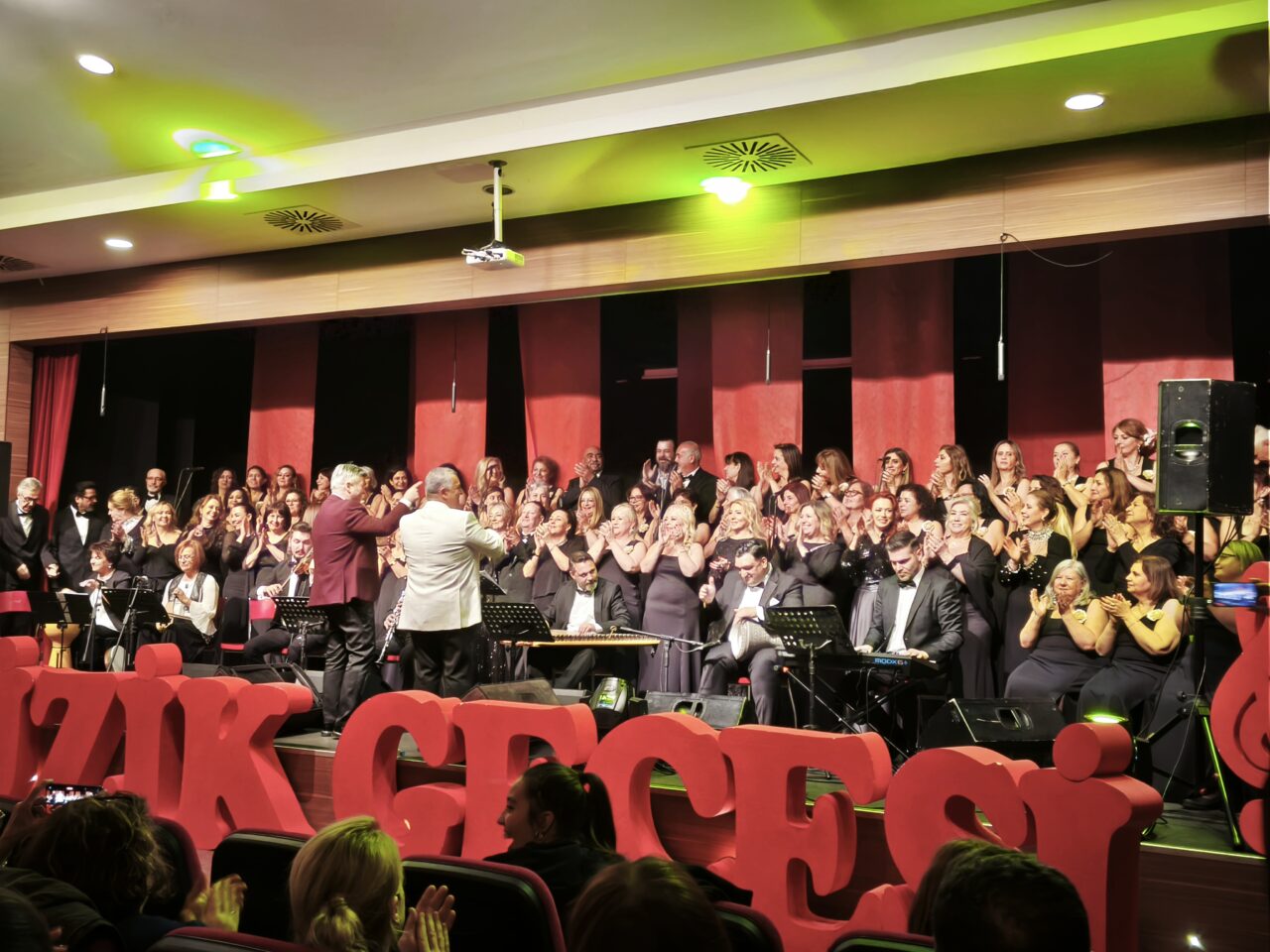 Bursa’da ÇEK(İ)MECE yararına anlamlı konser