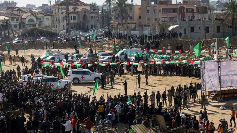 Hamas Gazze’deki esirleri Kızılhaç’a teslim etti Hamas Gazze’deki esirleri Kızılhaç’a teslim etti