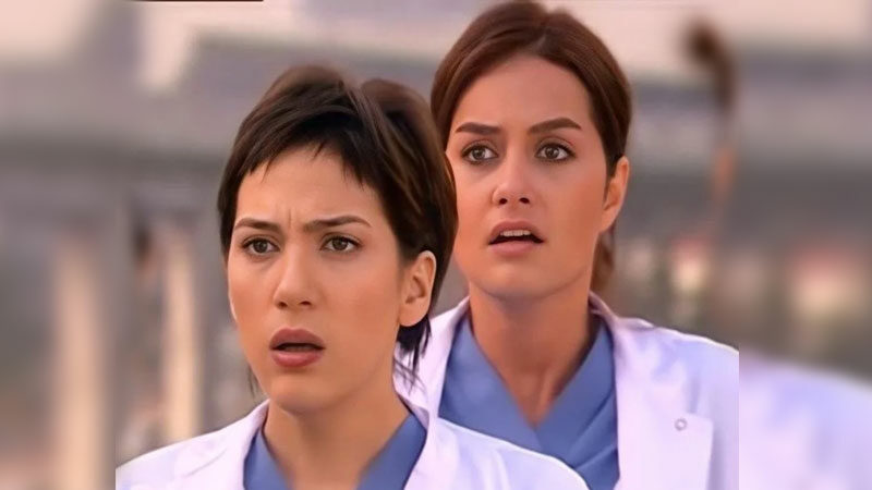 Efsane ikili yıllar sonra bir arada! Türk televizyon tarihinin unutulmazlarından Doktorlar dizisinin sevilen oyuncuları Yasemin Özilhan