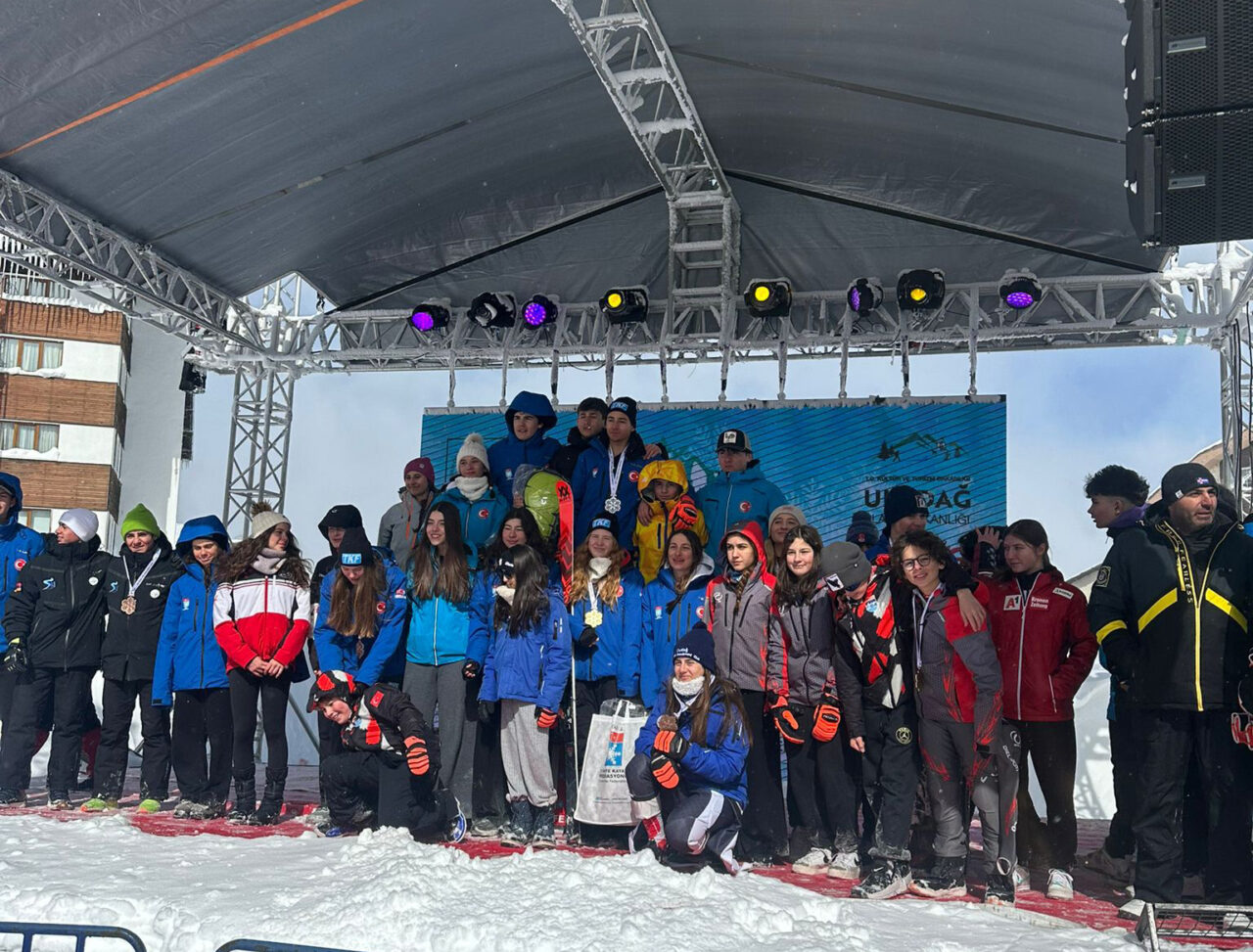 Uluslararası Uludağ FIS Çocuk Kupası’nda madalya heyecanı Uluslararası Uludağ FIS Çocuk Kupası’nda madalya heyecanı