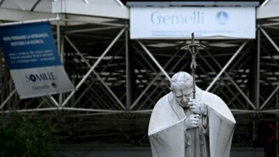 Bursa’ya gelmesi kesinleşmişti: Papa’nın durumu kritik! Hastanede kalacak