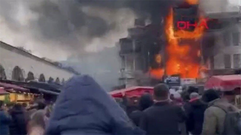 Tarihi Mısır Çarşısı’nda yangın