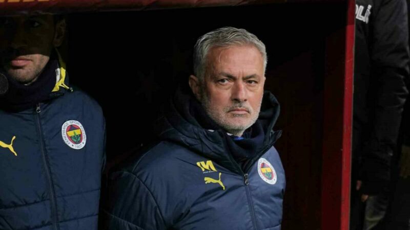 Fenerbahçe Teknik Direktörü Jose Mourinho, bu sezon ligde çıktığı 3