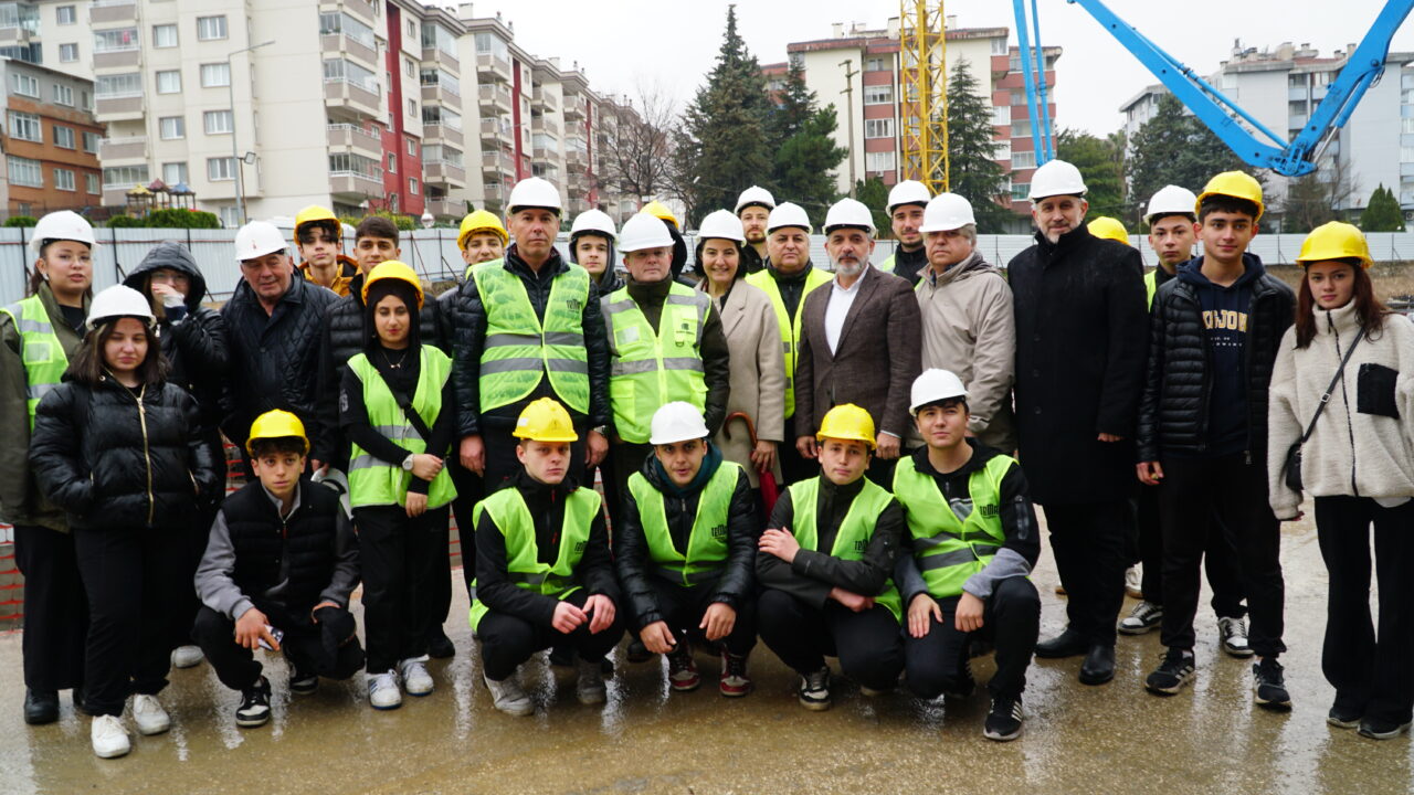 Bursa’daki ilk ve tek proje iş dünyası ile öğrencilere örnek oldu Bursa’daki ilk ve tek proje iş dünyası ile öğrencilere örnek oldu