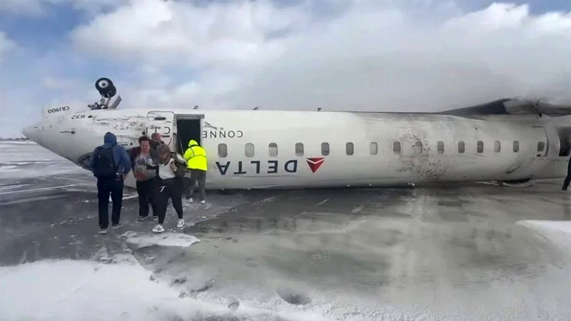 Mucize kurtuluş! Uçak ters döndü, can kaybı yok