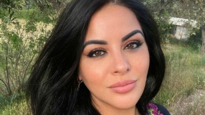 Derin dekolteli sahne kıyafetini görenler…