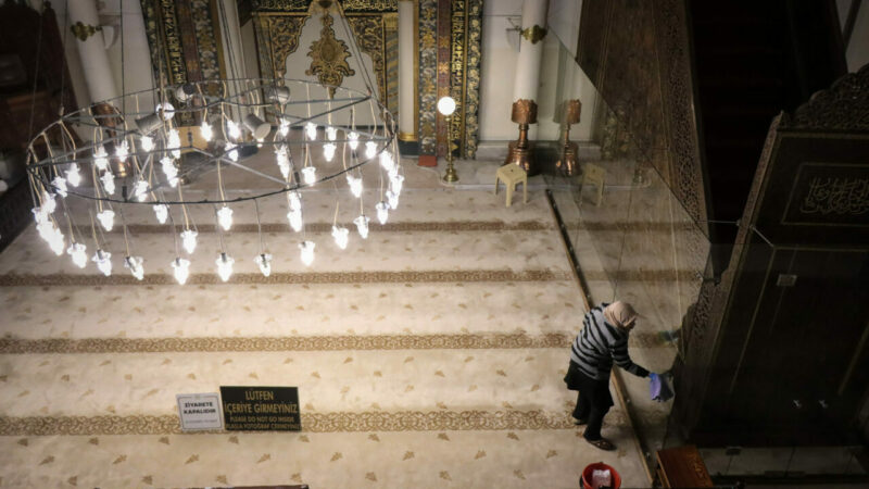 Bursa'da Yıldırım Bayezid'in 1396-1399 yıllarında 20 kubbeli olarak yaptırdığı tarihi