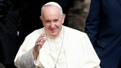 Bursa’ya gelmesi kesinleşen Papa Francis hastaneye kaldırıldı