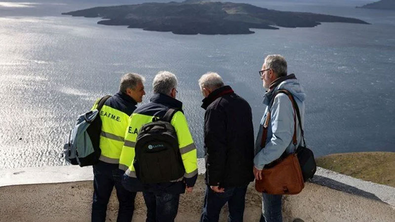 Yunanistan hazırlanıyor: Santorini’ye “kaçış limanı” inşa ediliyor! Yunanistan hazırlanıyor: Santorini’ye “kaçış limanı” inşa ediliyor!