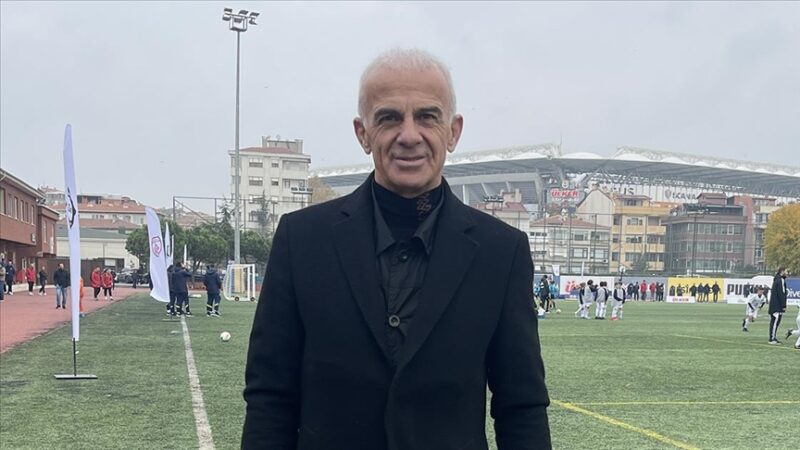 Beyin damarına pıhtı attığı için 4 gündür hastanede tedavi gören