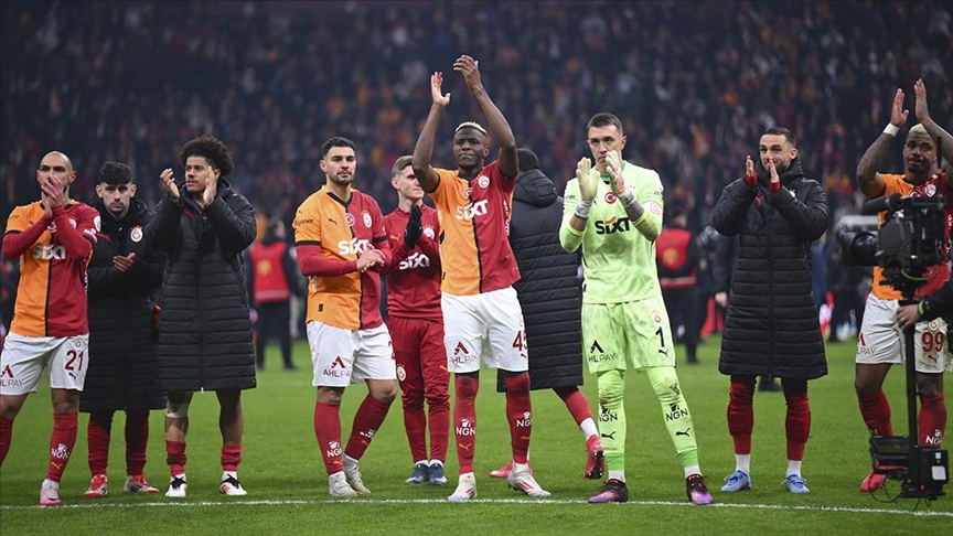 Galatasaray, sessiz derbiden 6 puan farkı koruyarak çıktı 1 thumbsbc7de0e3a4b783963eadfbac61f93ee622