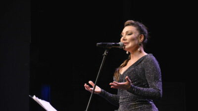 Türk sanat müziği sanatçısı Umut Akyürek Bursa’da sahne aldı