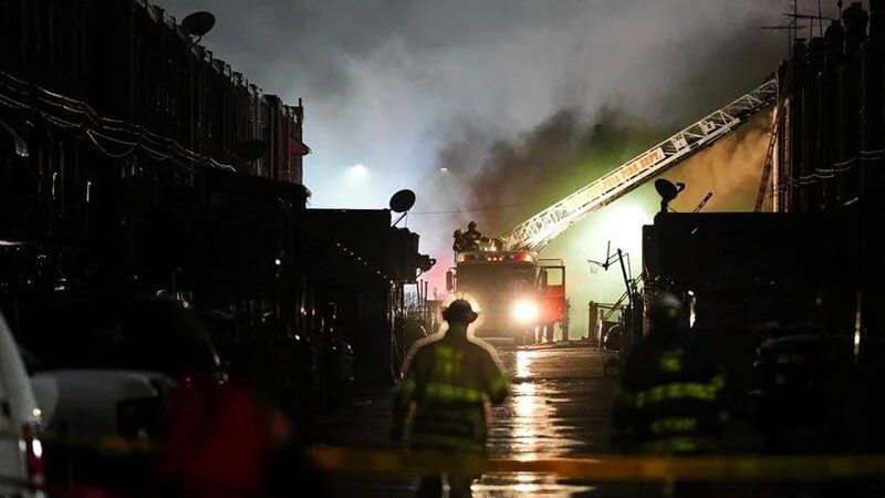 ABD’de bir uçak kazası daha: Evlerin üzerine düştü, çok sayıda ölü var ABD’de bir uçak kazası daha: Evlerin üzerine düştü, çok sayıda ölü var