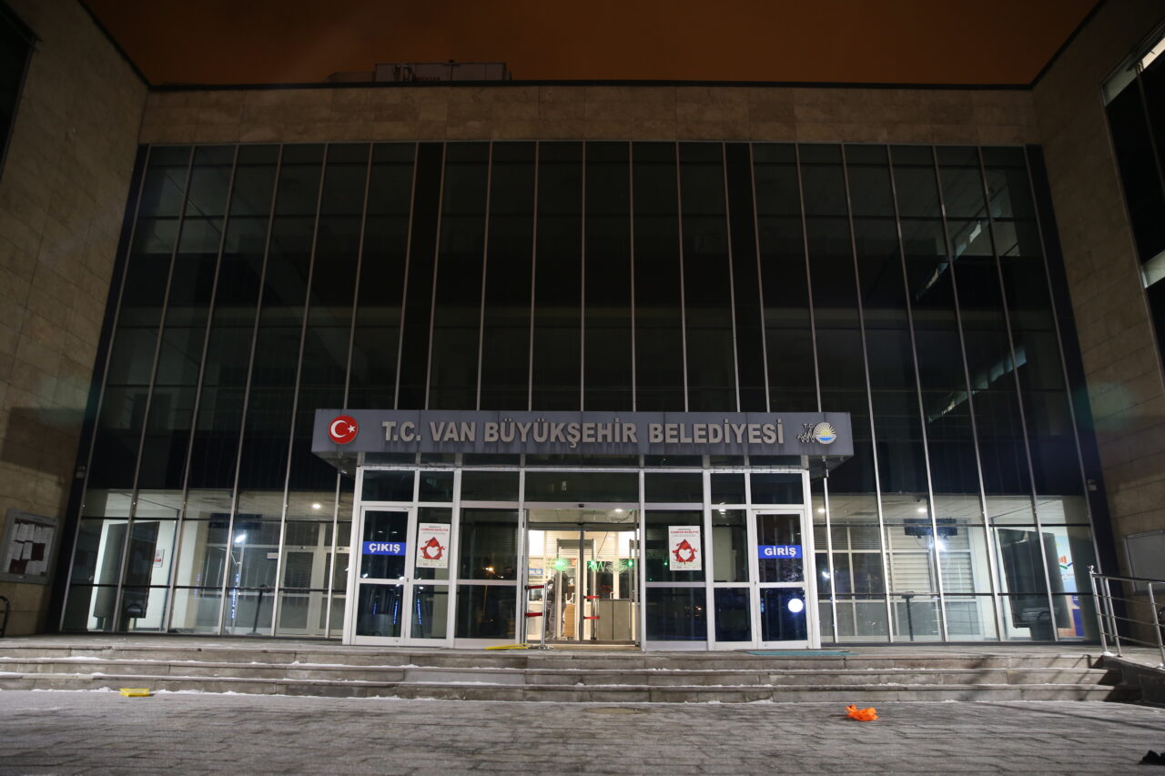 Van Büyükşehir Belediye Başkanı Zeydan görevden uzaklaştırıldı