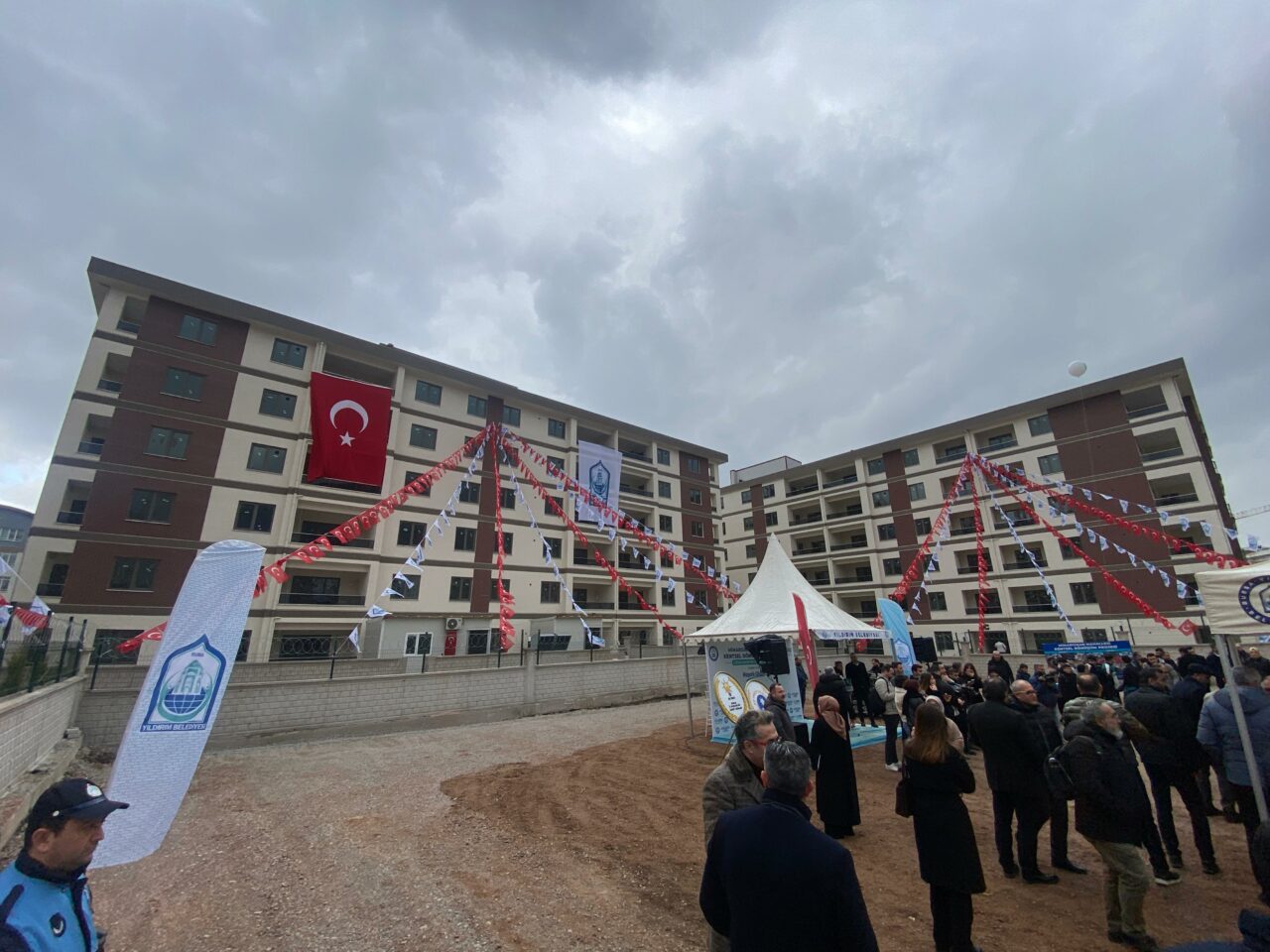 Bursa’nın o ilçesinde anahtar sevinci! Yeni evlerine kavuştular