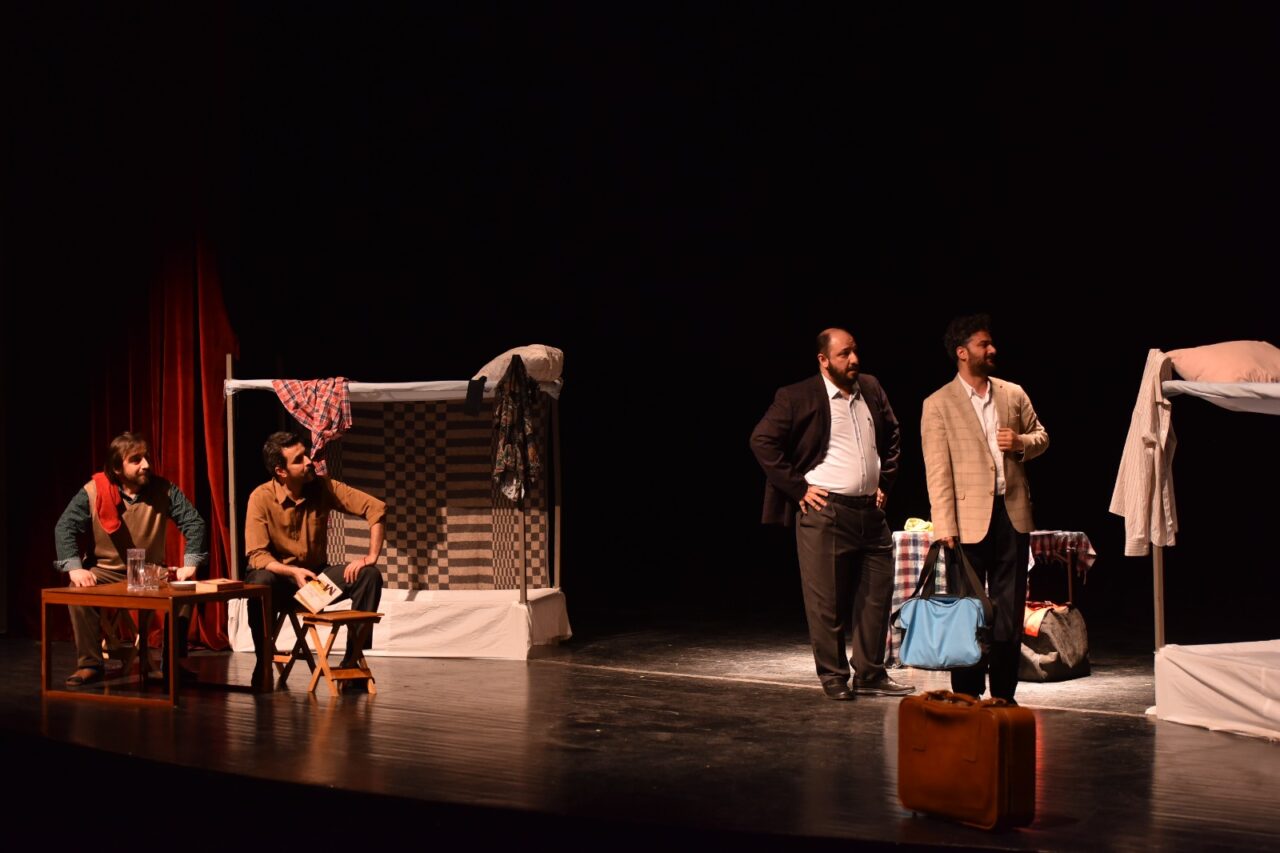 ‘Bin Yıl’ tiyatro oyunu Bursa Yıldırım’da sahnelendi