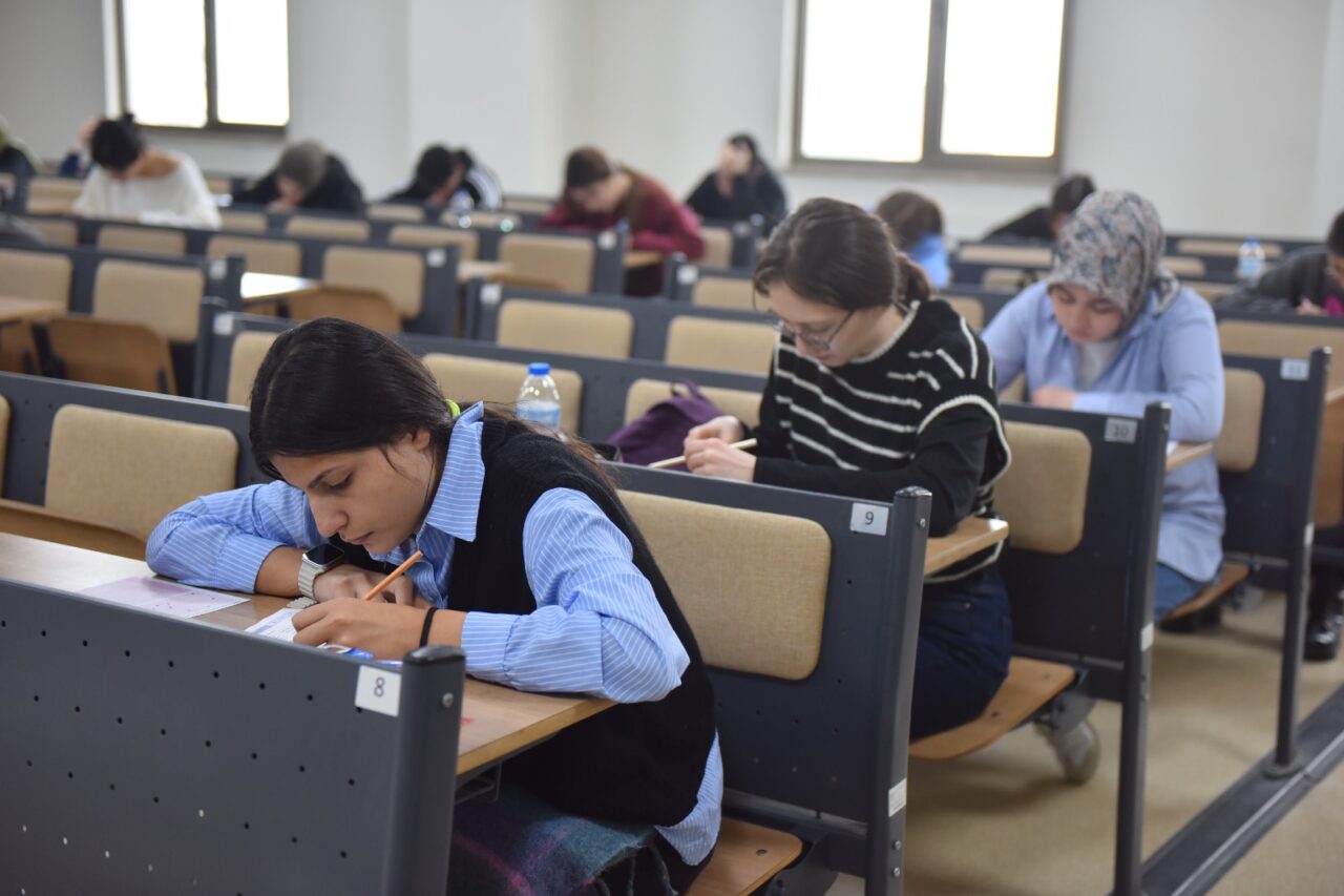 Bursa’da üniversite adaylarına TYT provası Bursa’da üniversite adaylarına TYT provası