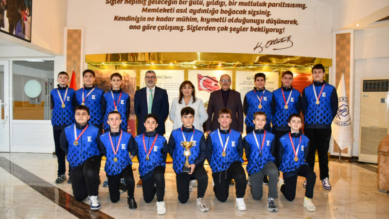 Özel Emine Örnek Ortaokulu, basketbolda önemli bir başarıya imza attı.