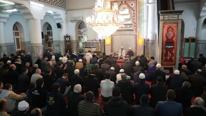 İnegöl Belediyesi’nin teravih programlarında Başkan Alper Taban’ın vatandaşla buluşmaları devam