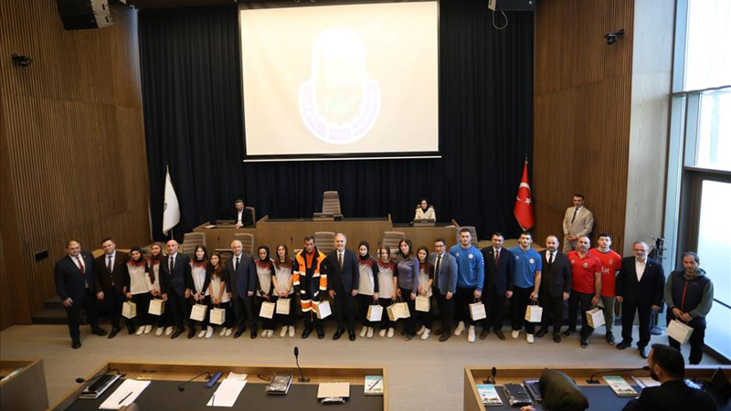 İnegöl’ü gururlandıran isimler mecliste ödüllendirildi