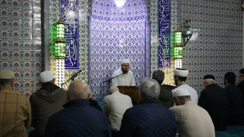 İnegöl Belediyesi’nin teravih programları kapsamında Hafız Halil İbrahim Baş Yeniceköy