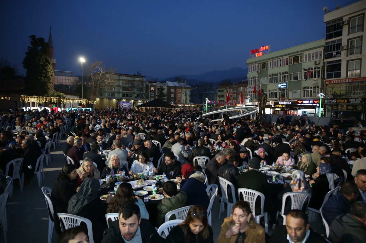 Bursa’da 3 bin kişilik iftar sofrası