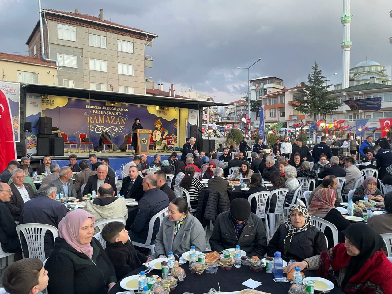 Bursa Büyükşehir’in iftar sofrası Harmancık’ta kuruldu Bursa Büyükşehir’in iftar sofrası Harmancık’ta kuruldu
