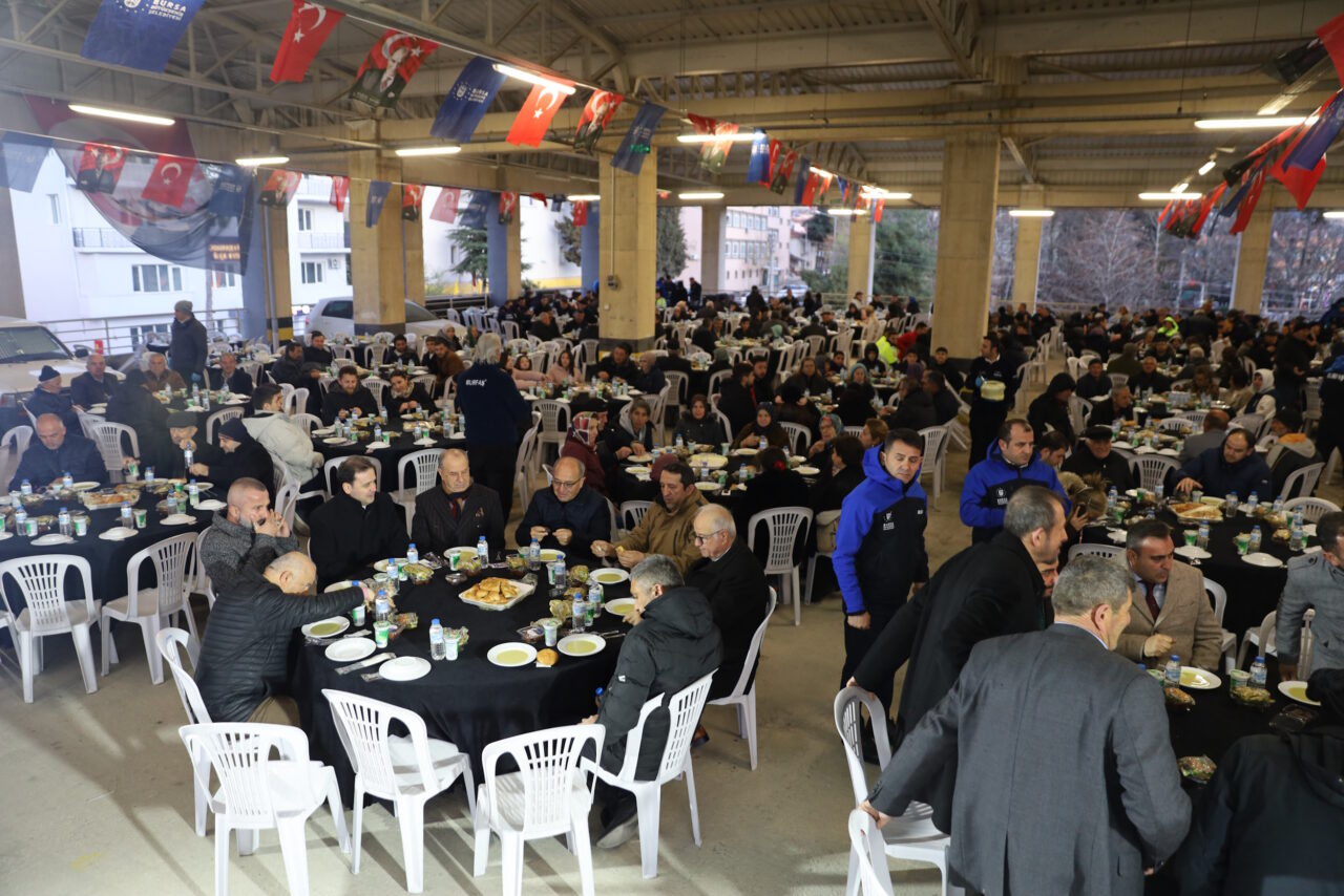 Orhanelililer iftar sofrasında bir araya geldi Orhanelililer iftar sofrasında bir araya geldi