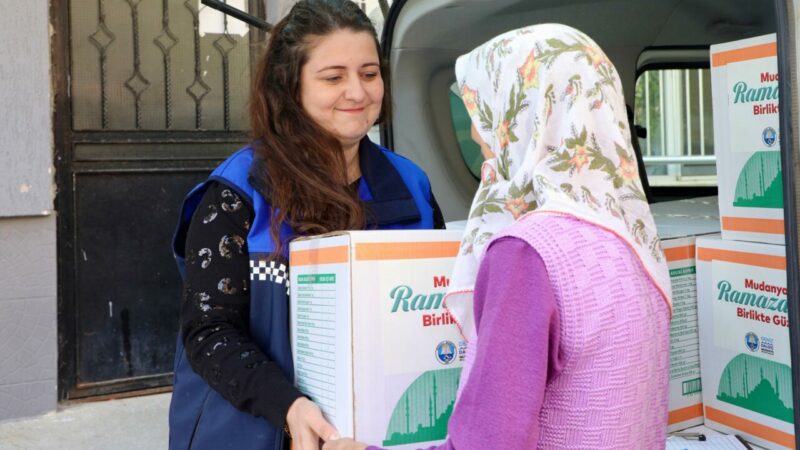 Bursa Mudanya’da ramazan dayanışması Mudanya Belediyesi, Ramazan ayı boyunca ihtiyaç sahibi ailelere temel gıda